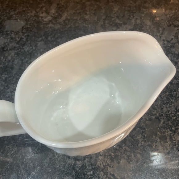 Corning White Swirl Gravy Boat
81-TY, A4 - Picture 3 of 5